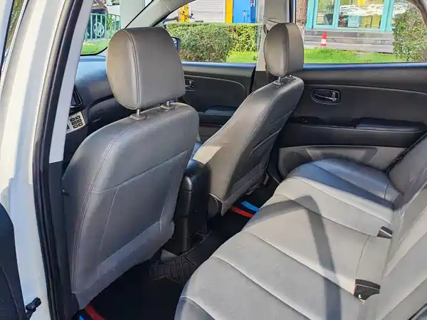 Hyundai Yuedong 2011