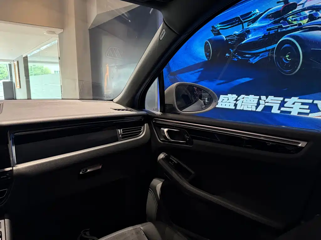 Porsche Macan 2021 — фото 11