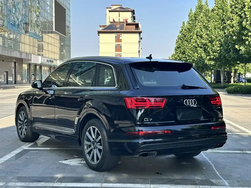 Audi Q7 2018 — фото 10