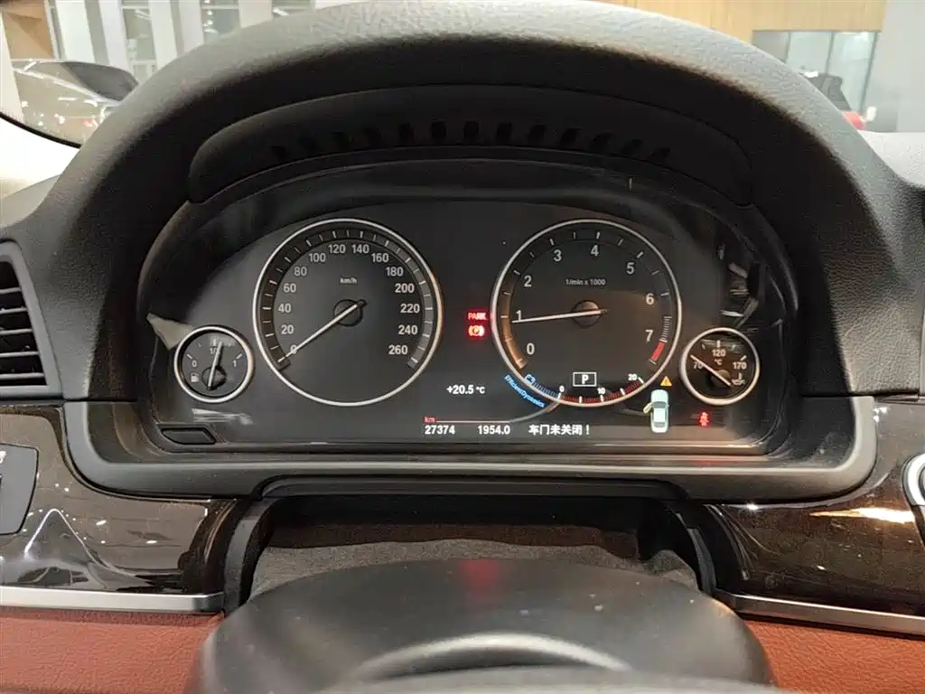 BMW 5 Series 2015 — фото 12