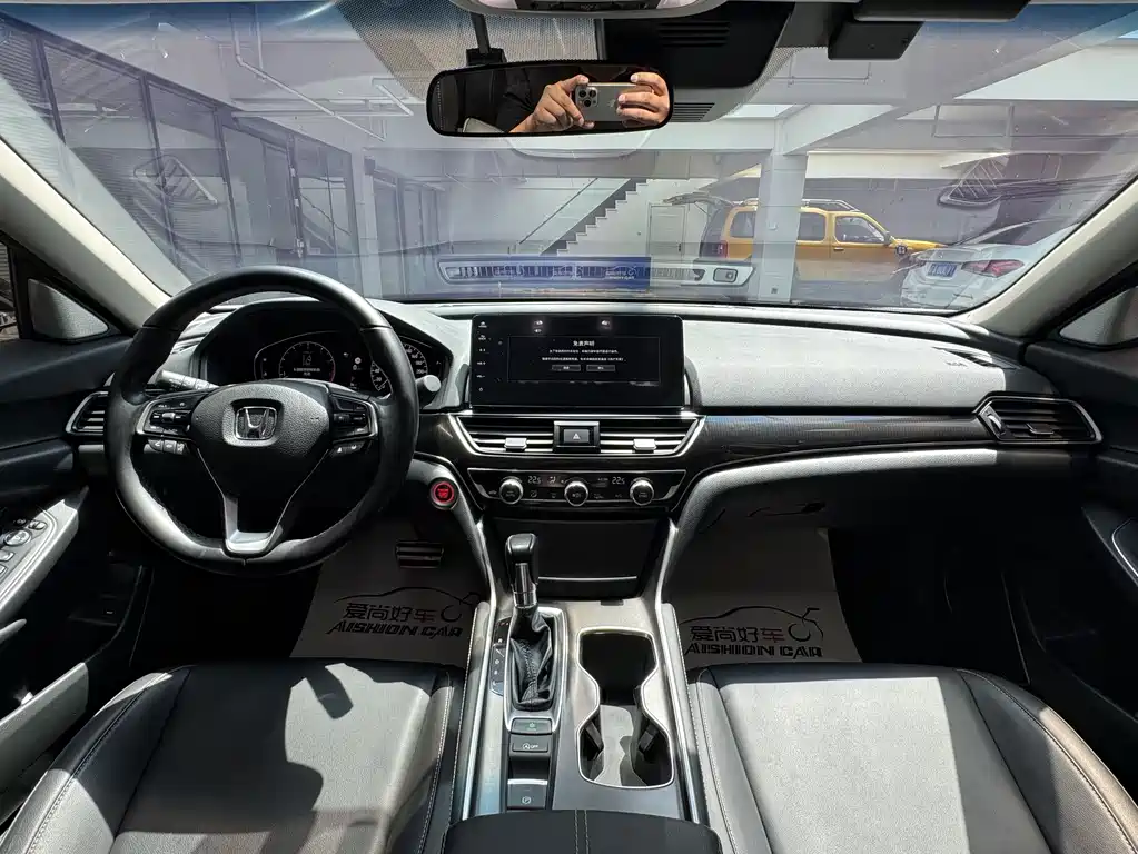 Honda Accord 2022 — фото 10