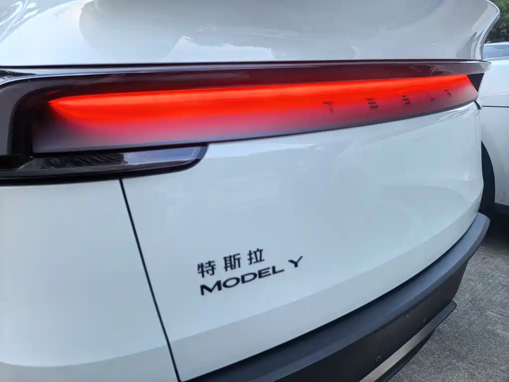 Tesla Model Y 2026 — фото 17