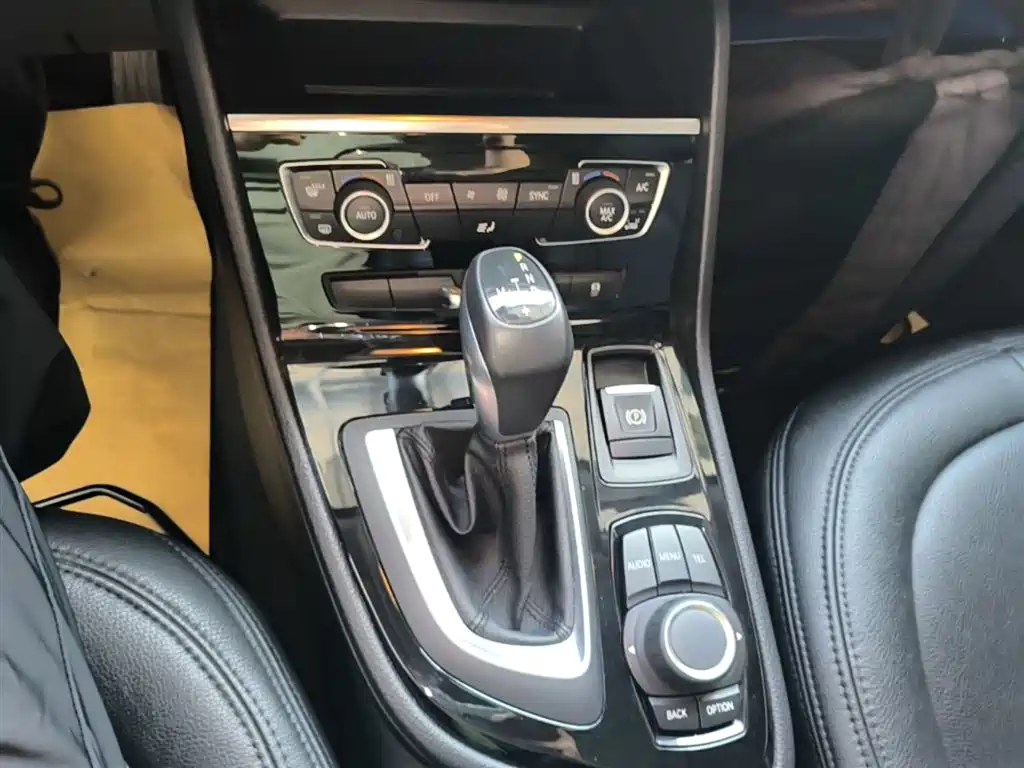 BMW 2 Series Active Tourer 2016 — фото 14