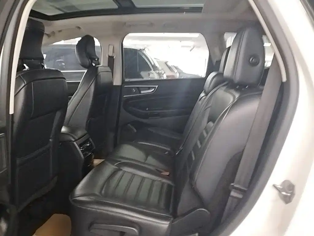 Ford Edge 2017 — фото 13