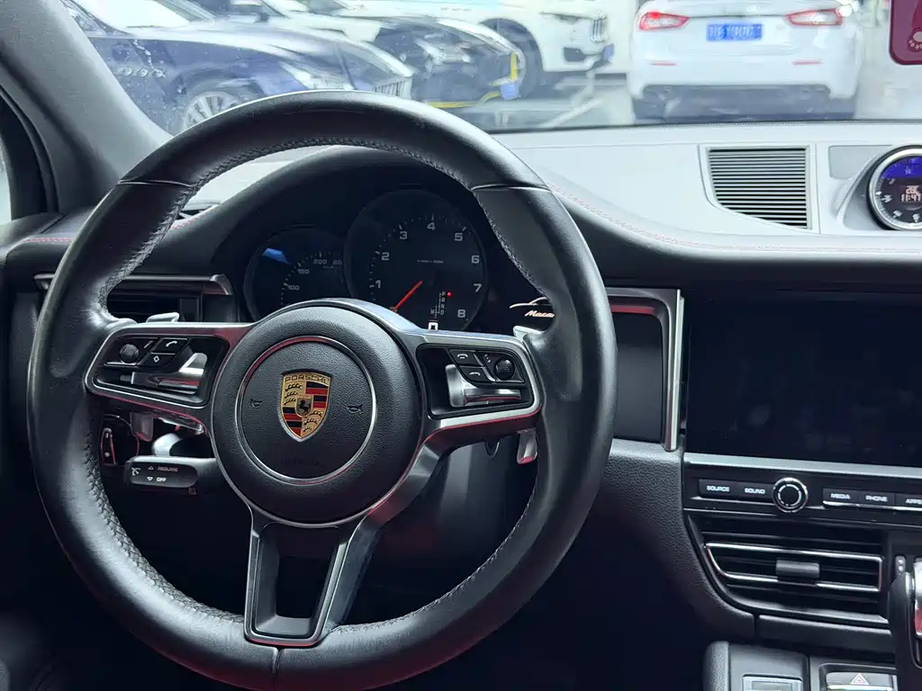 Porsche Macan 2018 — фото 10