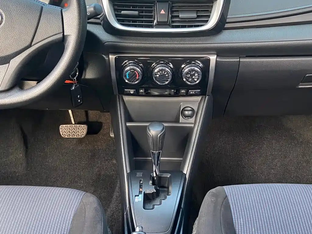 Toyota Yaris L 2019 — фото 11