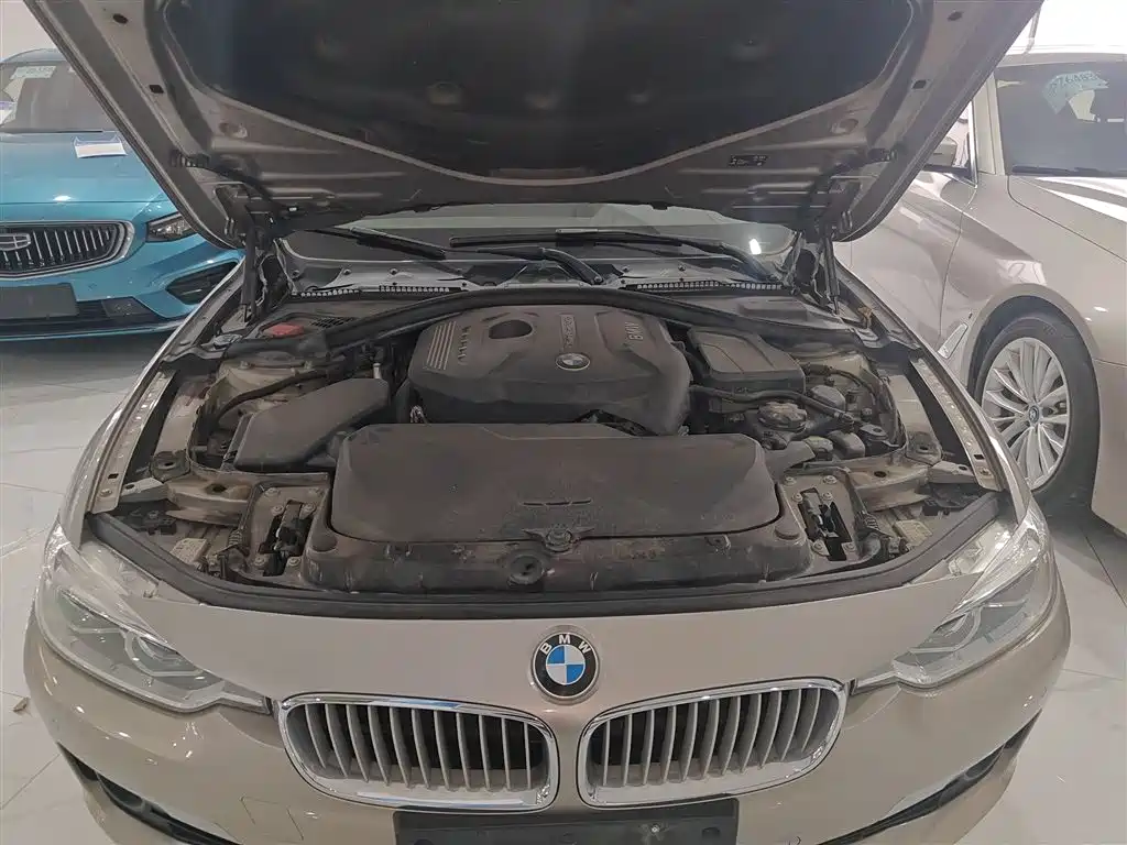 BMW 3 Series 2019 — фото 16
