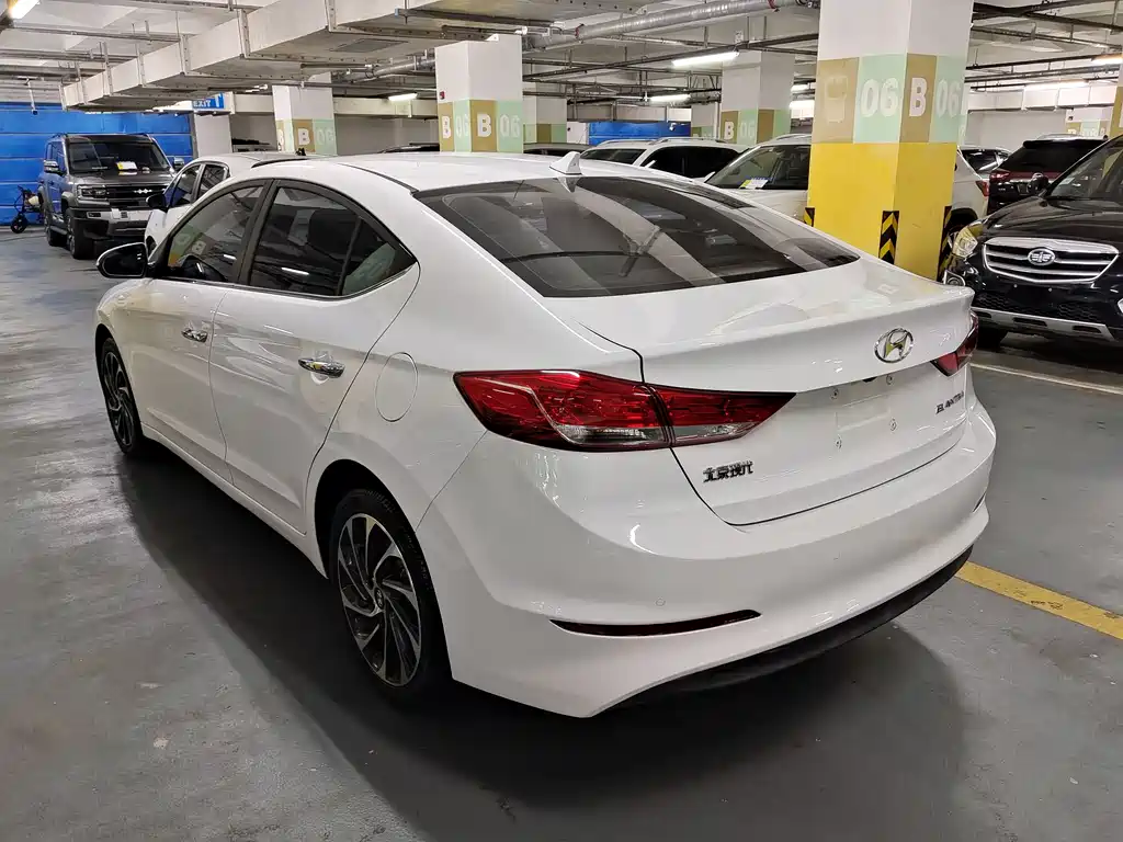 Hyundai Elantra 2020 — фото 4