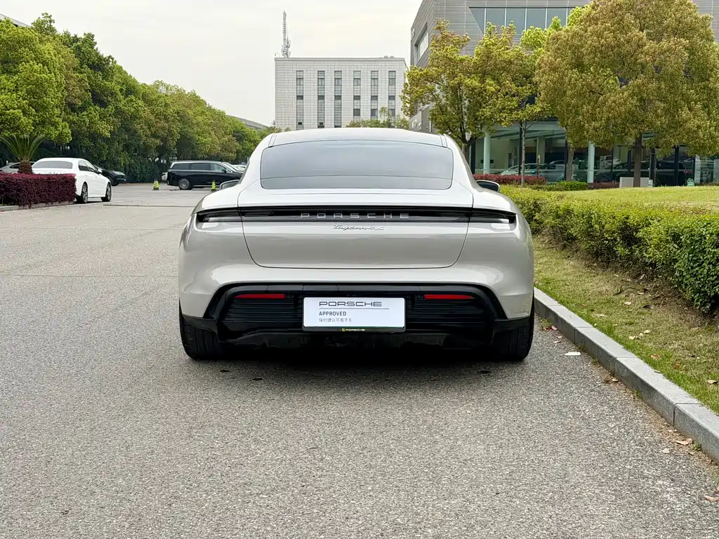 Porsche Taycan 2020 — фото 18