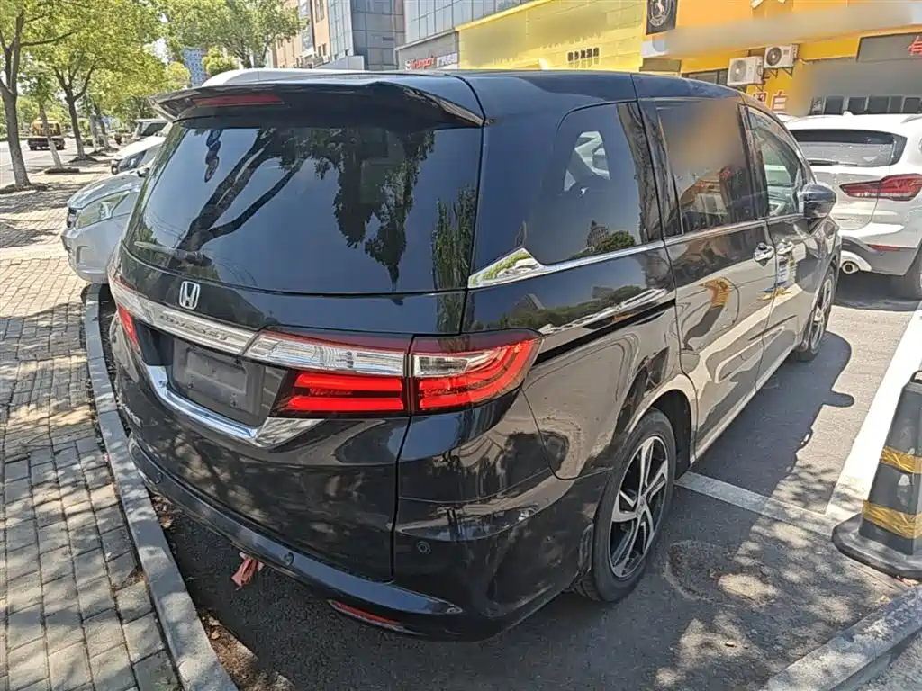 Honda Odyssey 2018 — фото 7