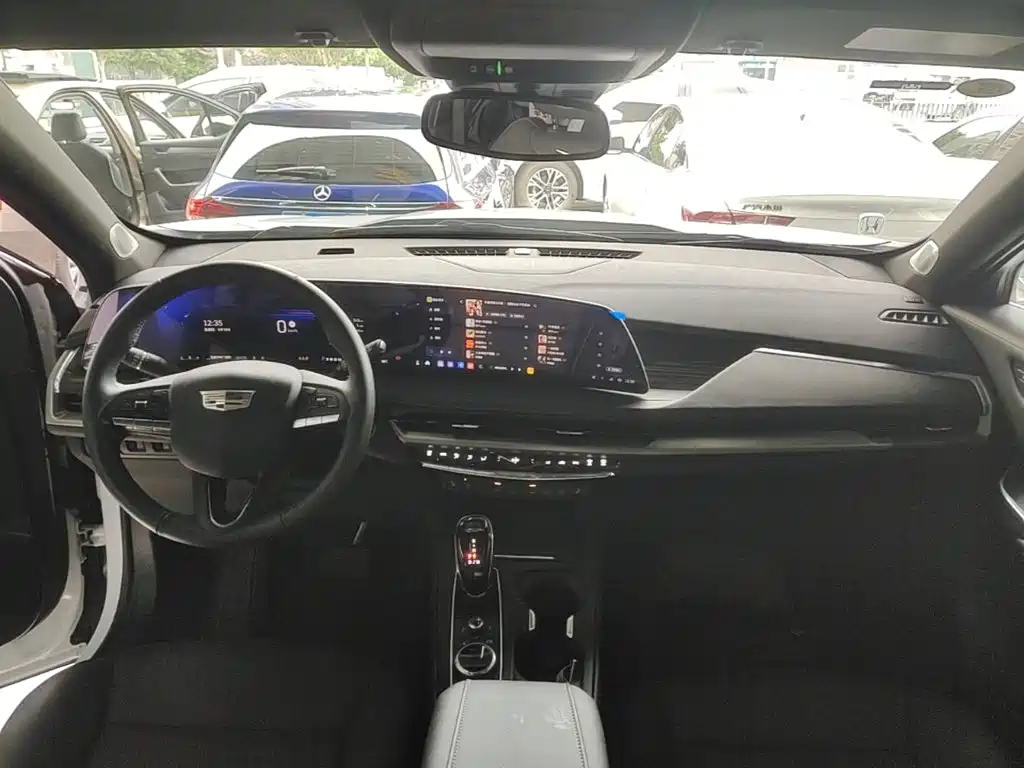Cadillac XT4 2025 — фото 10