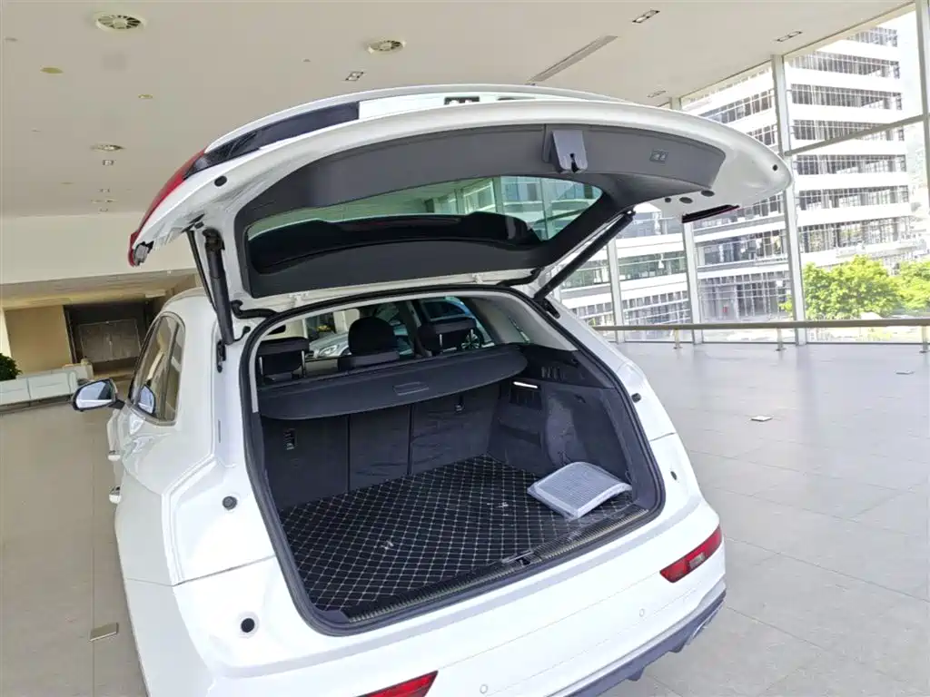 Audi Q5L 2021 — фото 19