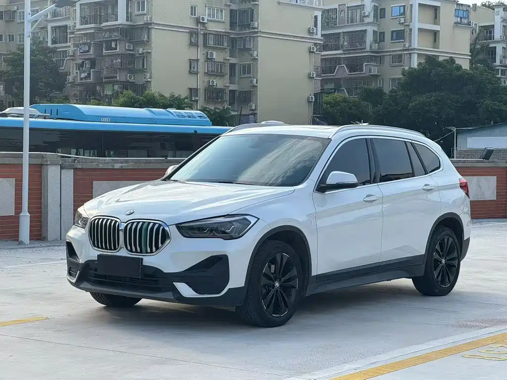 BMW X1 2021 — фото 1