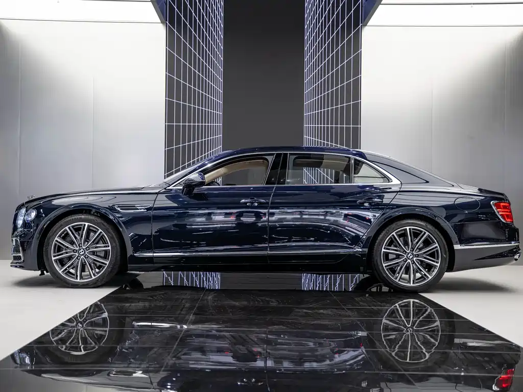 Bentley Flying Spur PHEV 2023 — фото 3