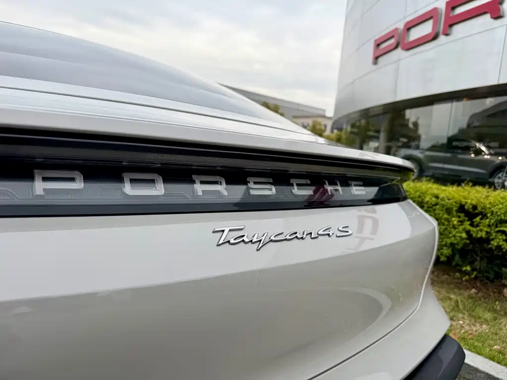 Porsche Taycan 2020 — фото 19