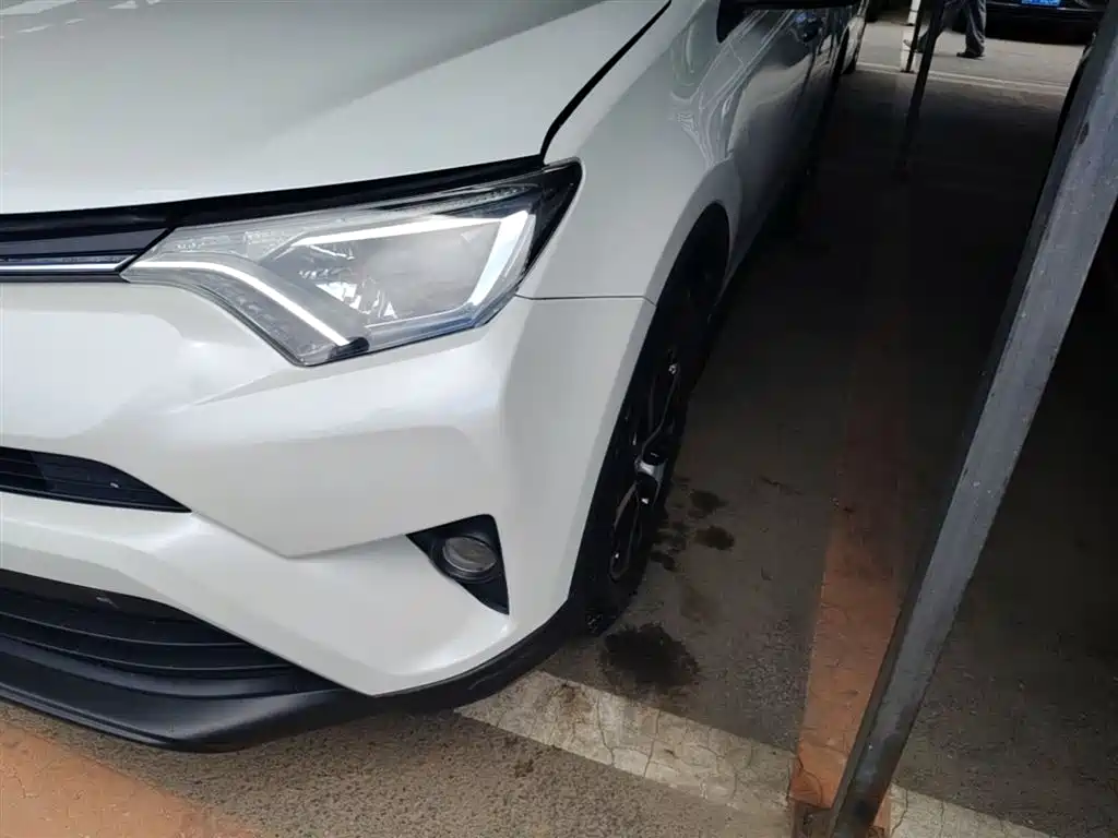 Toyota RAV4 2017 — фото 24