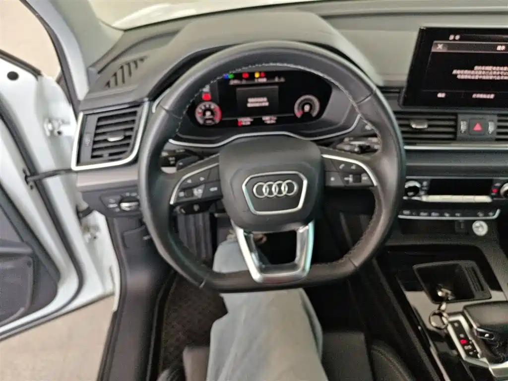 Audi Q5L 2021 — фото 11