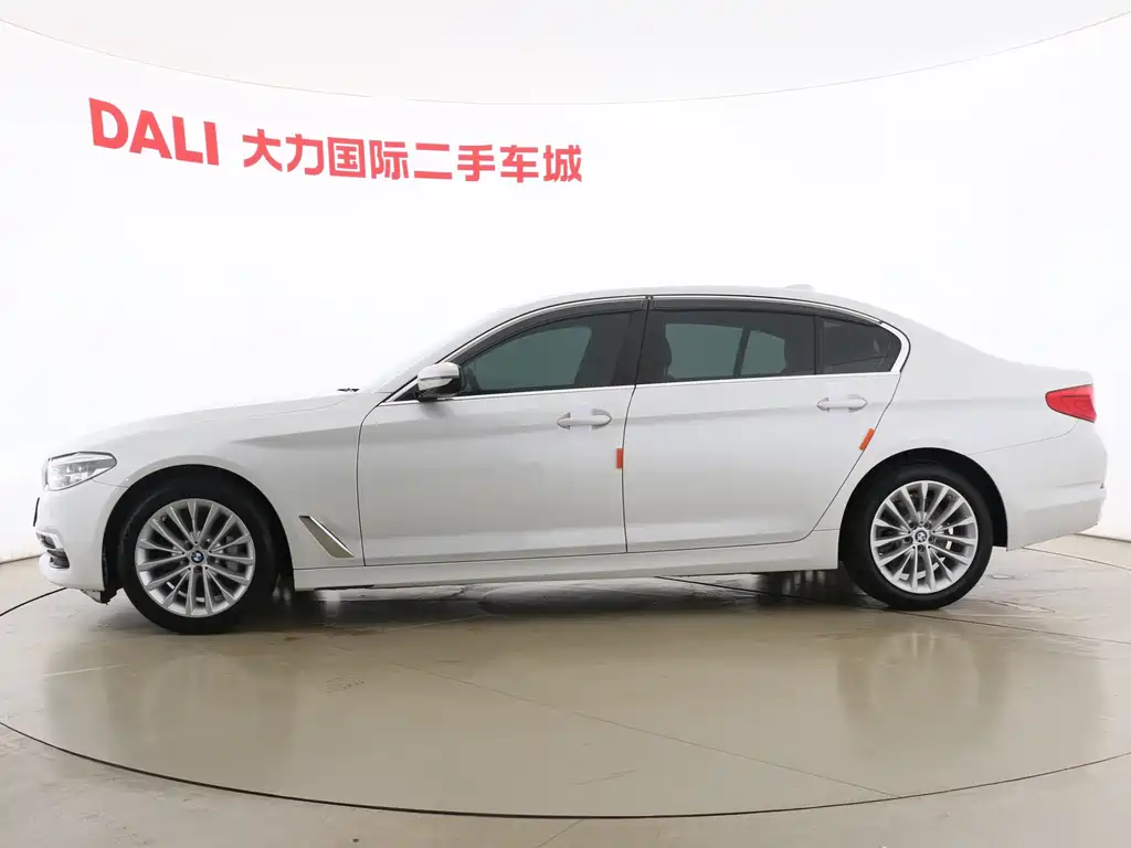 BMW 5 Series 2020 — фото 16