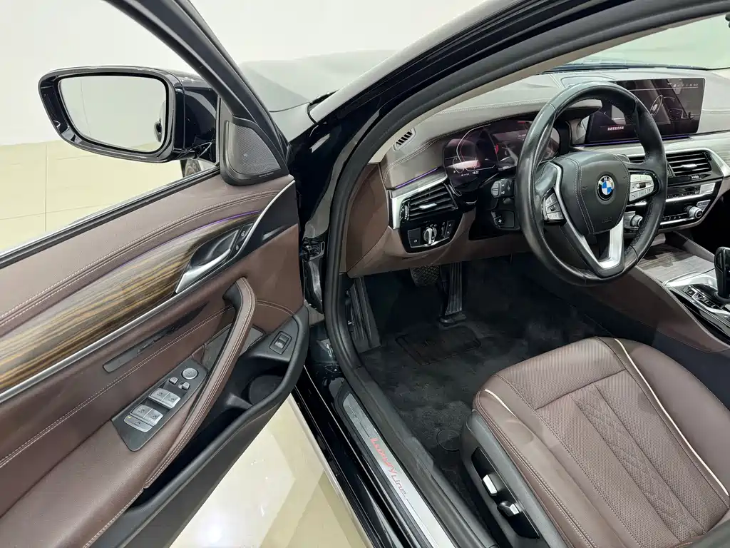BMW 5 Series 2021 — фото 13