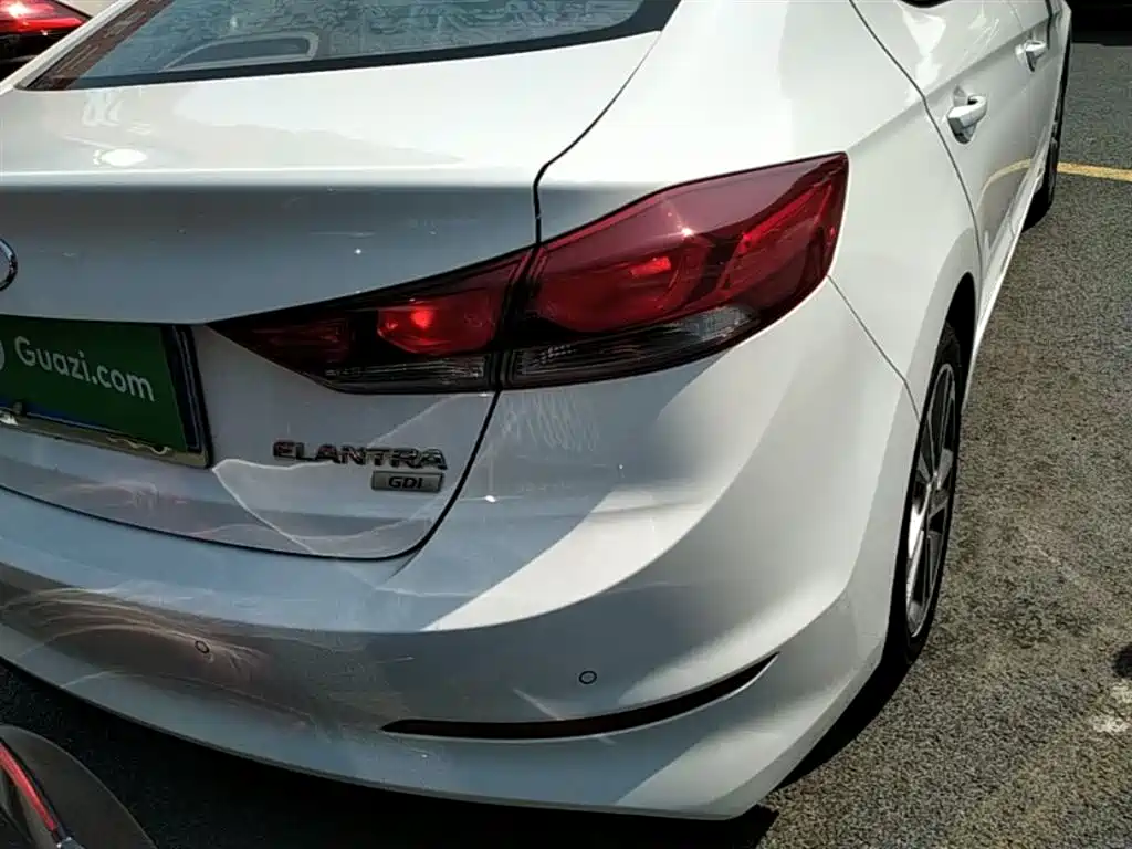 Hyundai Elantra 2017 — фото 8