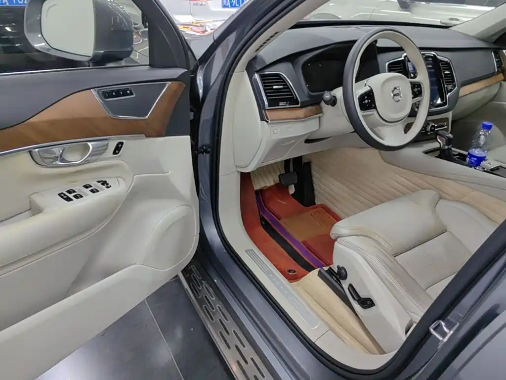 Volvo XC90 2017 — фото 16