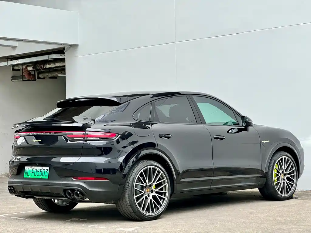Porsche Cayenne Hybrid 2021 — фото 11