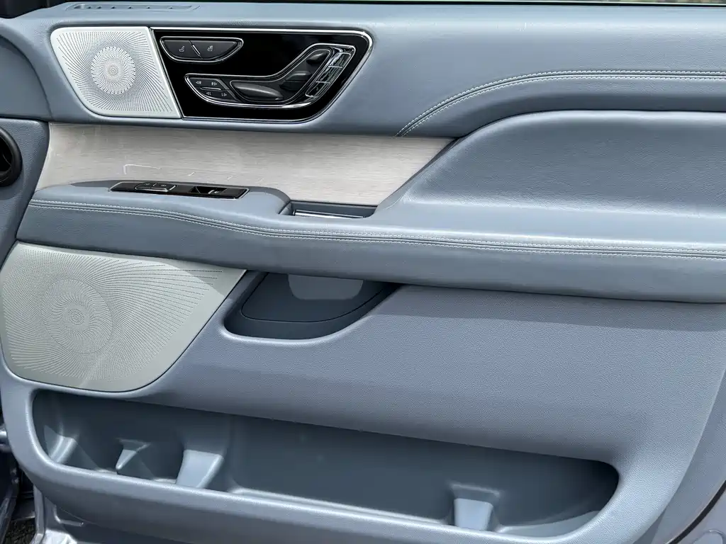 Lincoln Navigator 2023 — фото 17