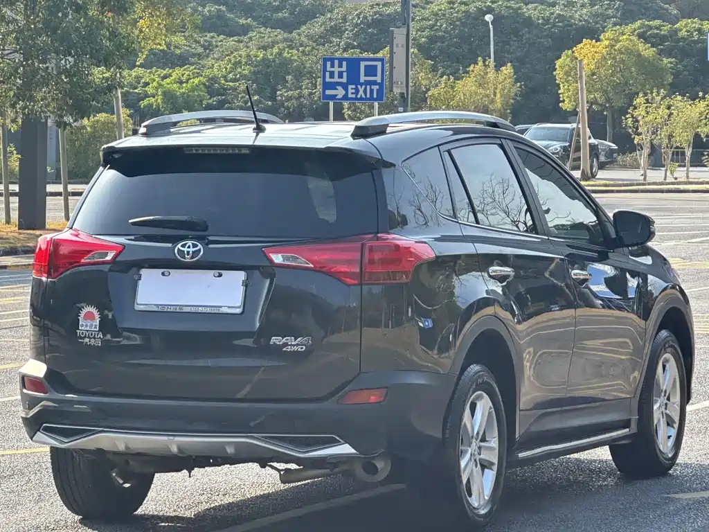 Toyota RAV4 2014 — фото 14