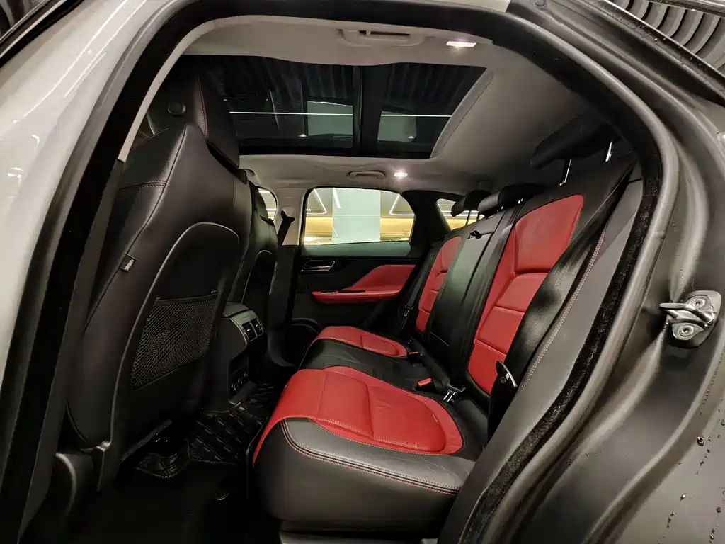 Jaguar F-PACE 2017 — фото 10