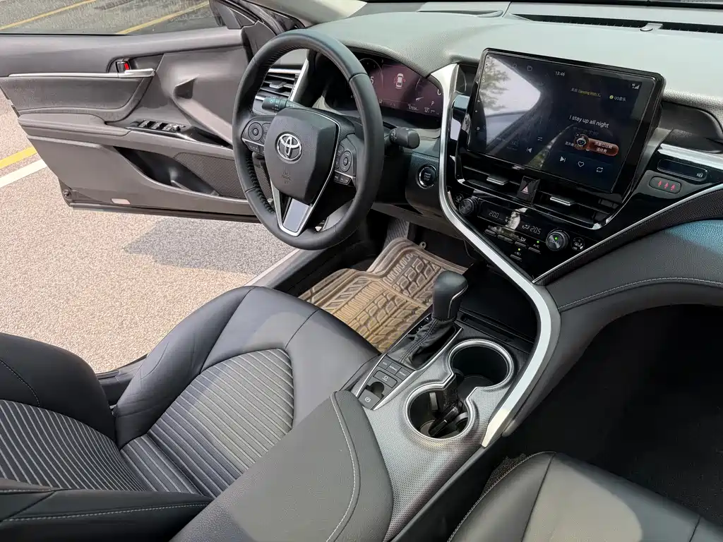 Toyota Camry 2022 — фото 12