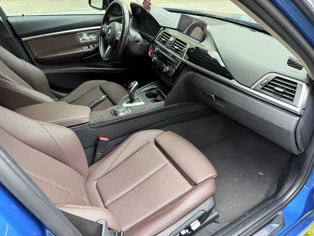 BMW 3 Series 2019 — фото 15