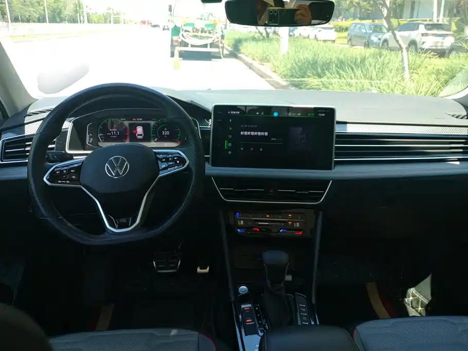 Volkswagen Tiguan L 2023 — фото 12