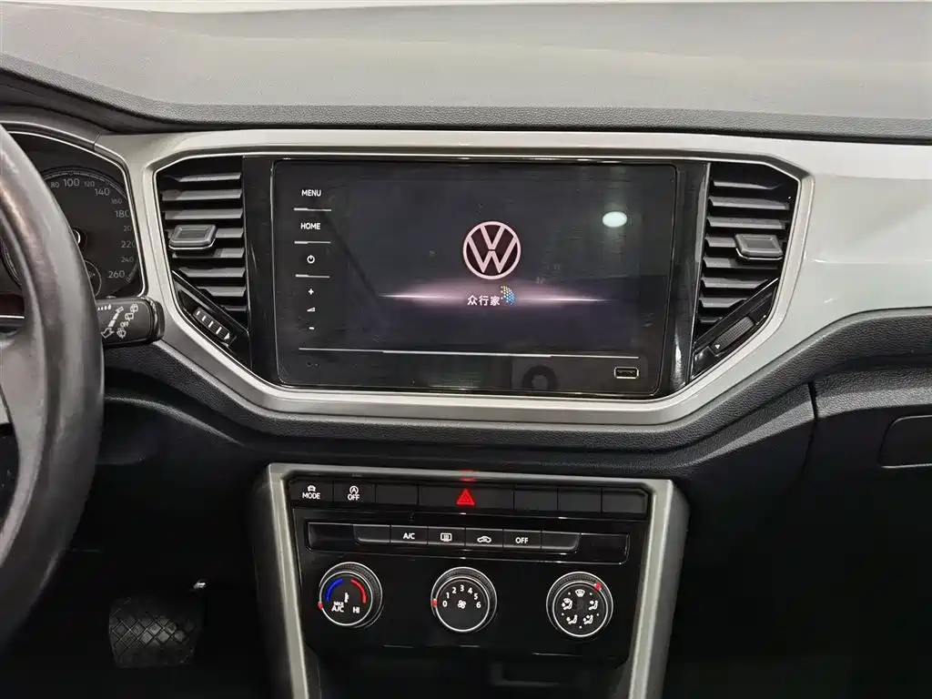 Volkswagen T-Roc 2023 — фото 12