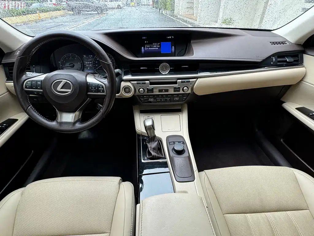 Lexus ES 2017 — фото 12