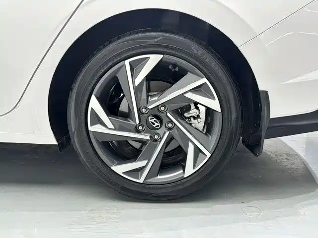 Hyundai Elantra 2025 — фото 16