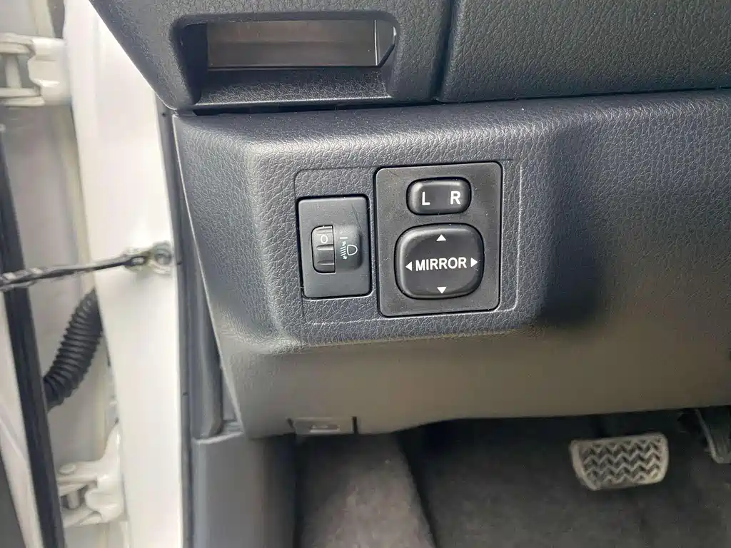 Toyota Yaris L 2022 — фото 20