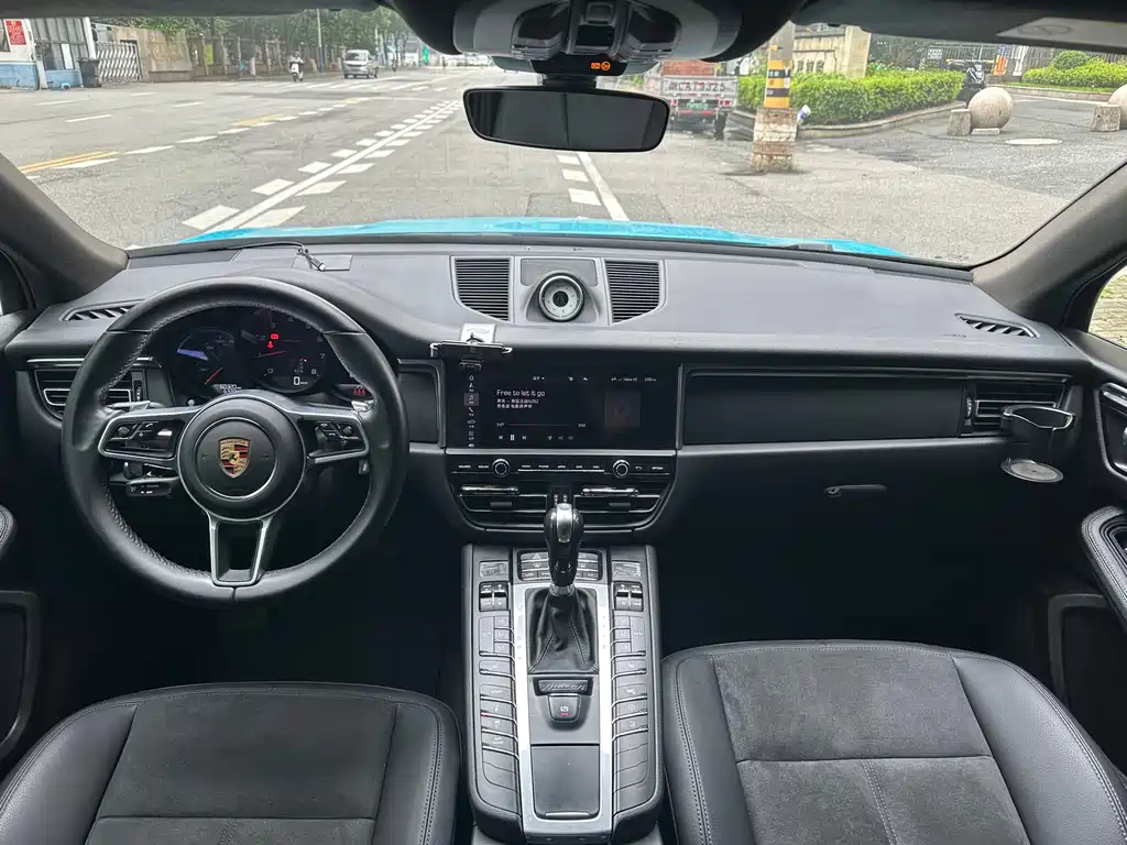Porsche Macan 2021 — фото 22