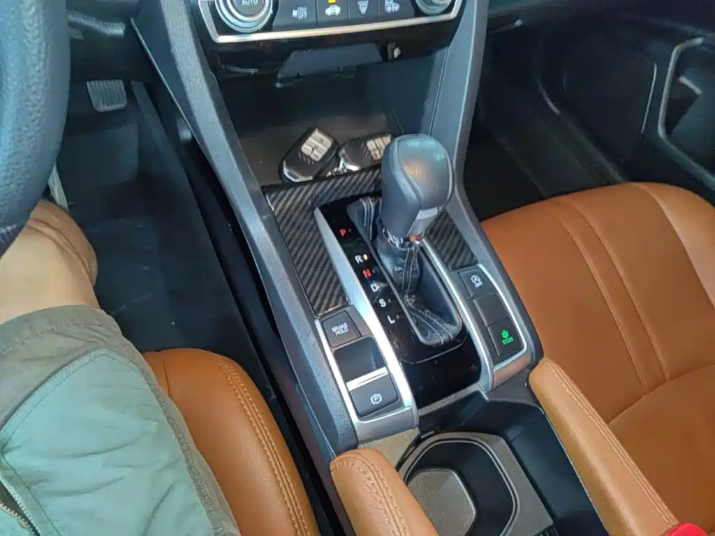 Honda Civic 2018 — фото 14