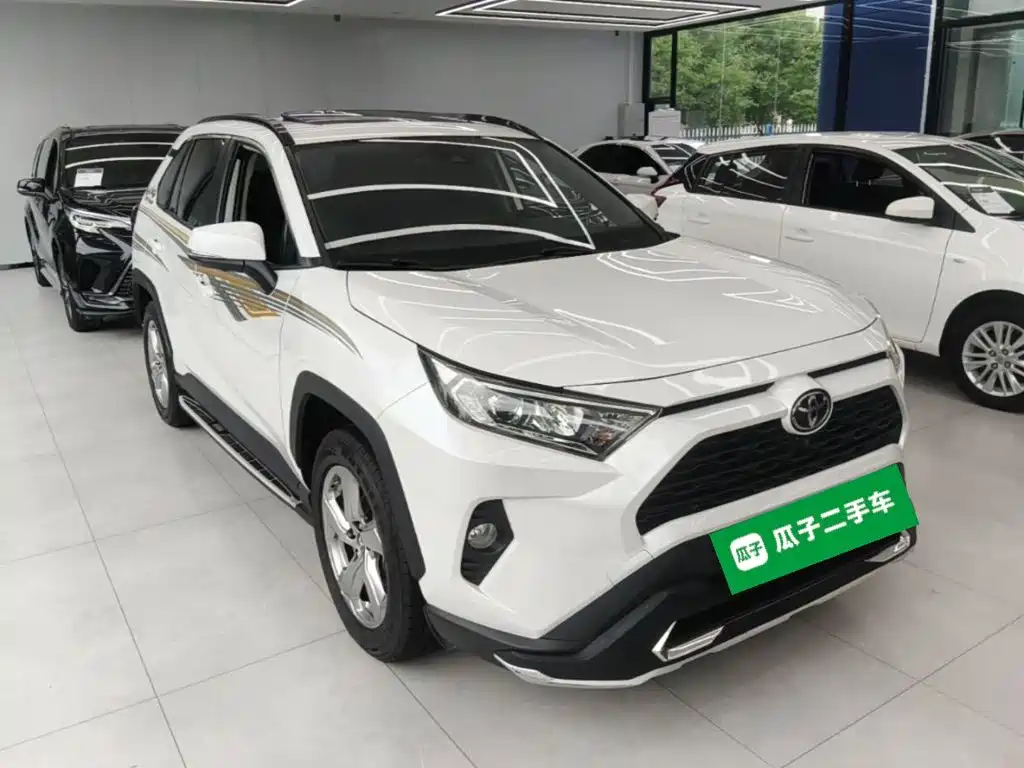 Toyota RAV4 2021 — фото 4