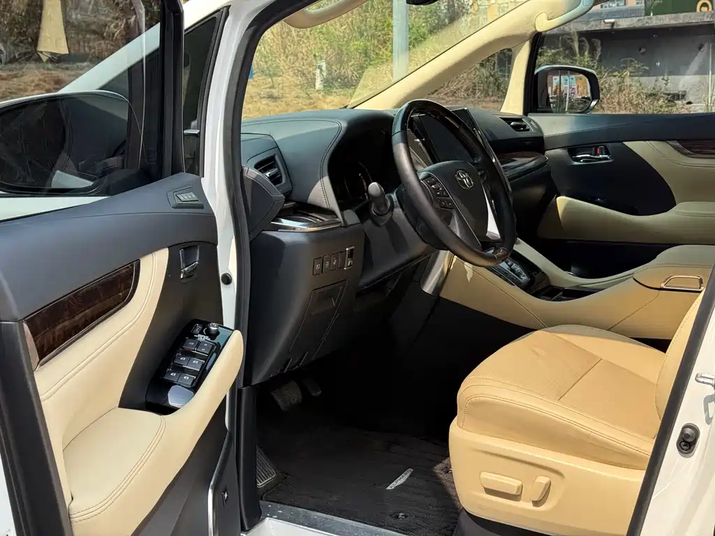 Toyota Alphard 2020 — фото 8