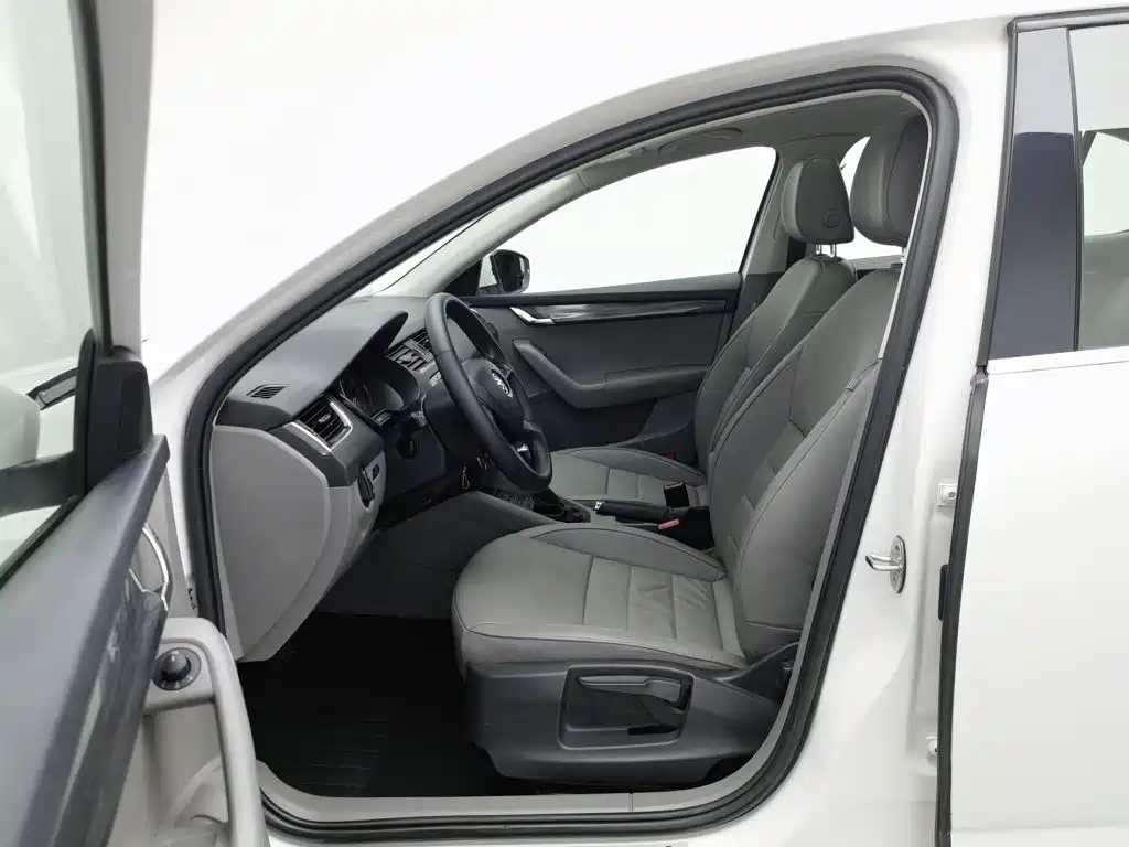 Skoda Octavia 2015 — фото 10