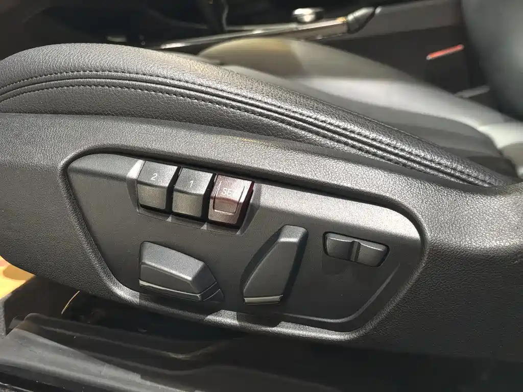 BMW 1 Series 2018 — фото 11