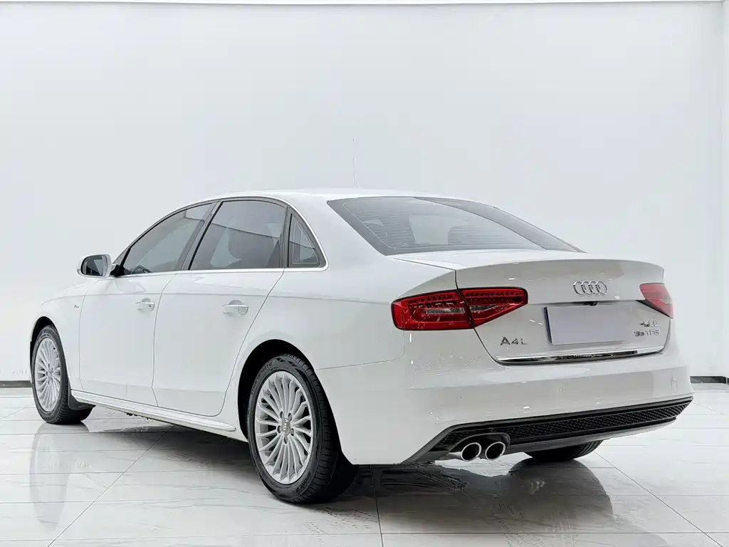 Audi A4L 2016 — фото 12