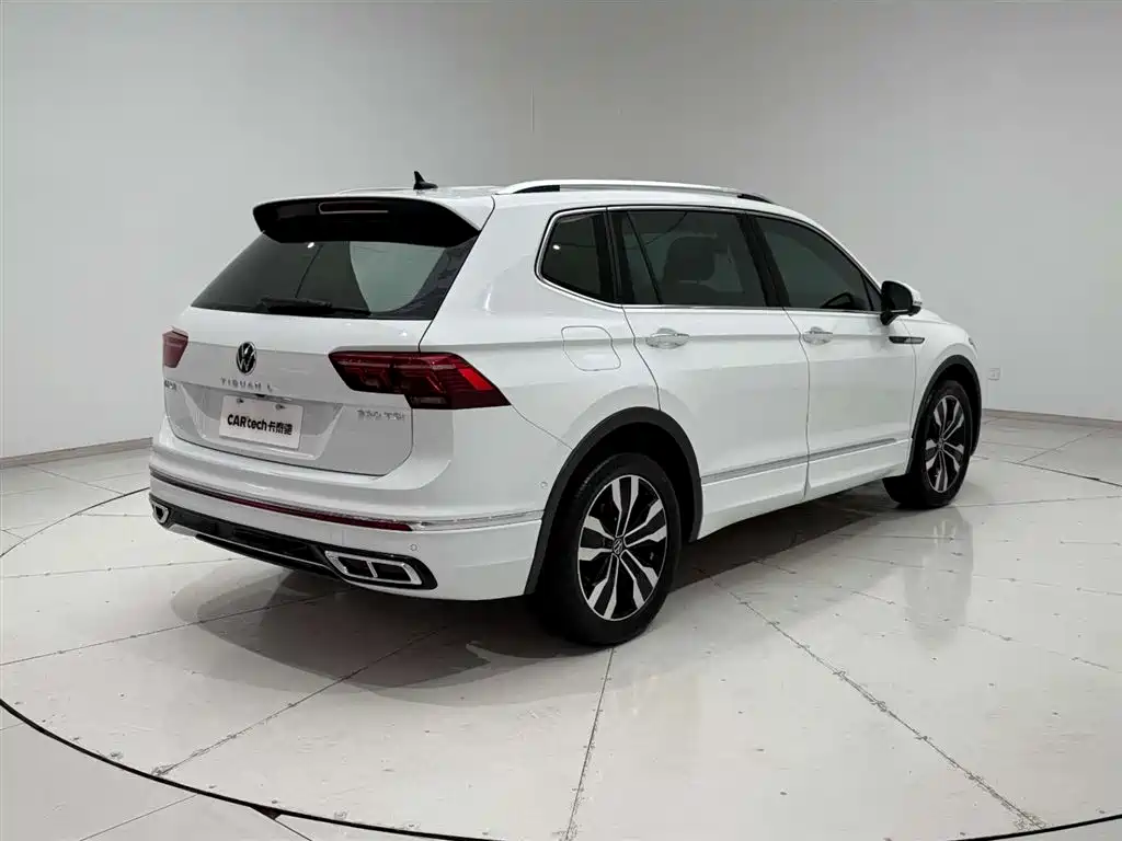 Volkswagen Tiguan L 2024 — фото 8