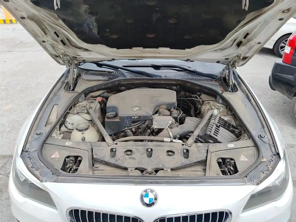 BMW 5 Series 2015 — фото 11
