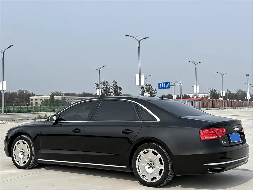Audi A8 2013 — фото 10
