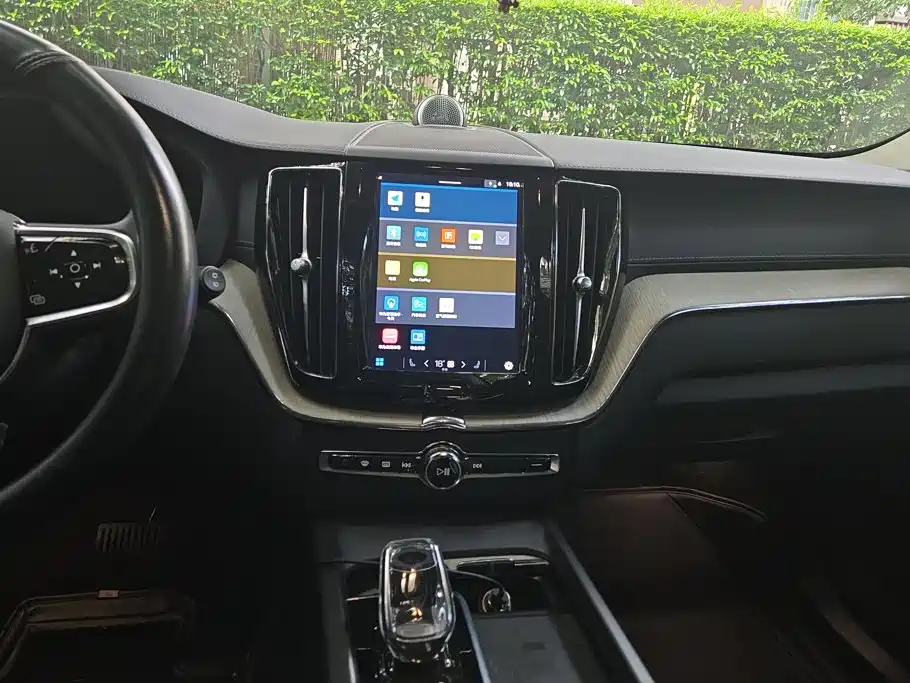 Volvo XC60 2021 — фото 12