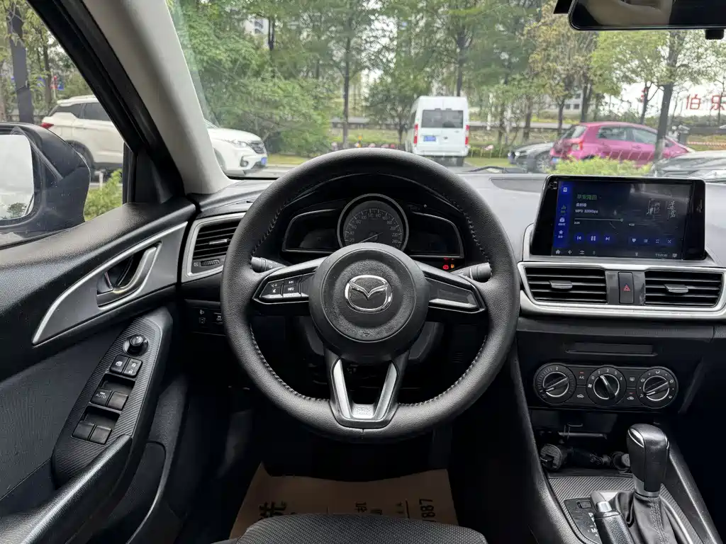 Mazda 3 Axela 2019 — фото 13