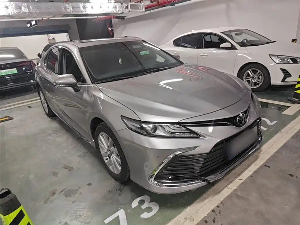 Toyota Camry 2023 — фото 4