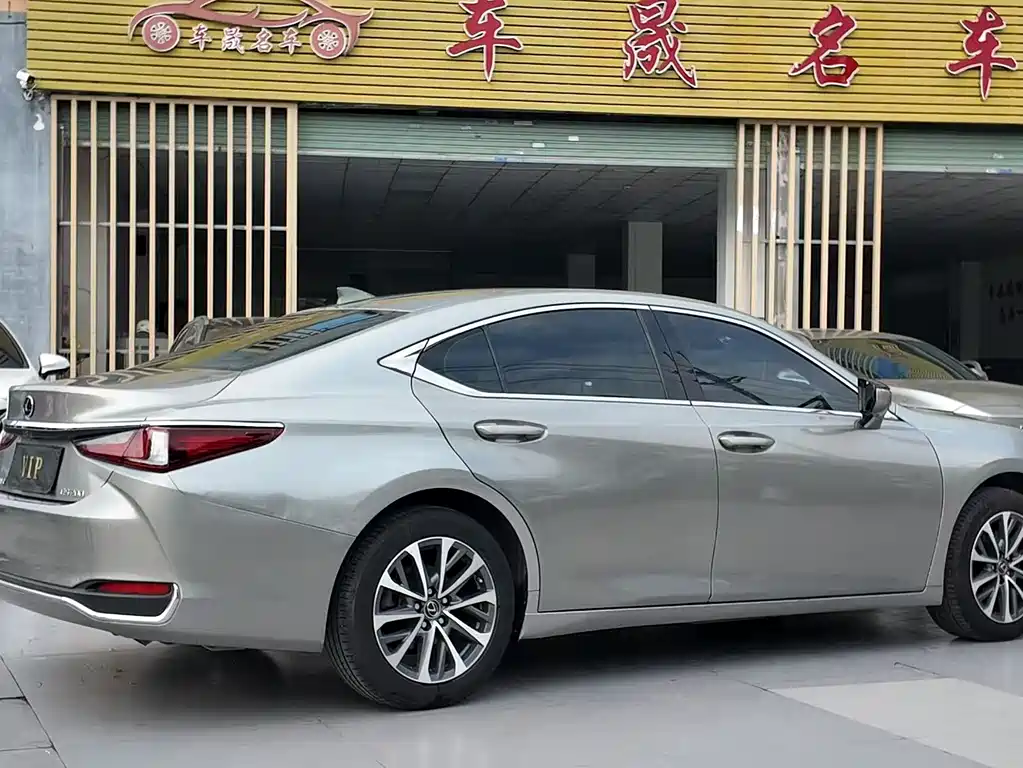 Lexus ES 2022 — фото 10
